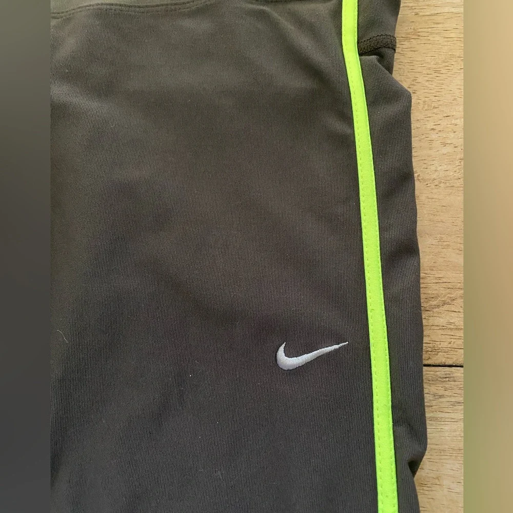 Nike Dri Fit Women’s‎ Sz L Dk Gray Capri Athletic Running Leggings - Picture 7 of 13